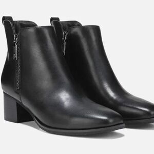 Women’s Blondo Waterproof Booties. Size: 8.5